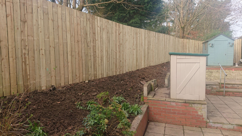 Fence repair in London fixing leaning fence and replacing panel